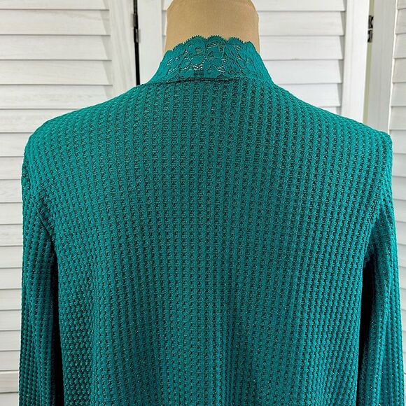 LOGO By Lori Goldstein Waffle Top Size Medium Pockets NWOT - Picture 11 of 12